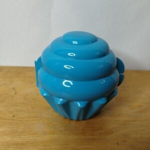 New Tupperware boys blue cupcake keeper for school lunch or travel